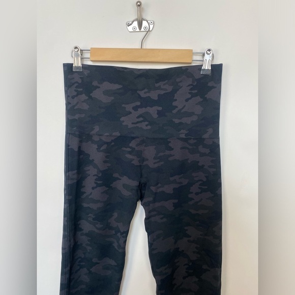 NWOT SPANX Look At Me Now Seamless Camo
Leggings Womens X-Large - Picture 4 of 12